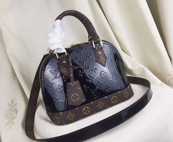 ルイヴィトンバッグ着用イメージ